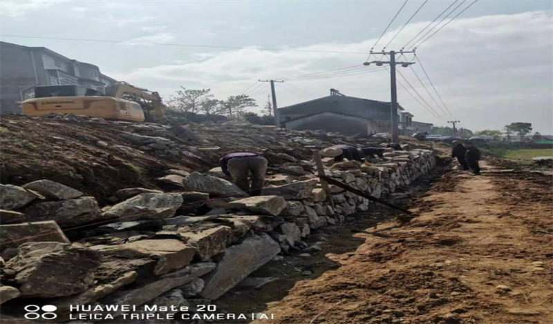 岳阳县农村公路养护中心：全力抢修水毁道路，确保交通安全通畅
