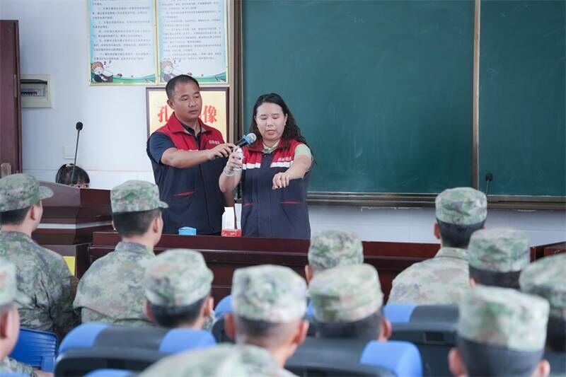 傳遞血防知識 守護(hù)防汛官兵健康