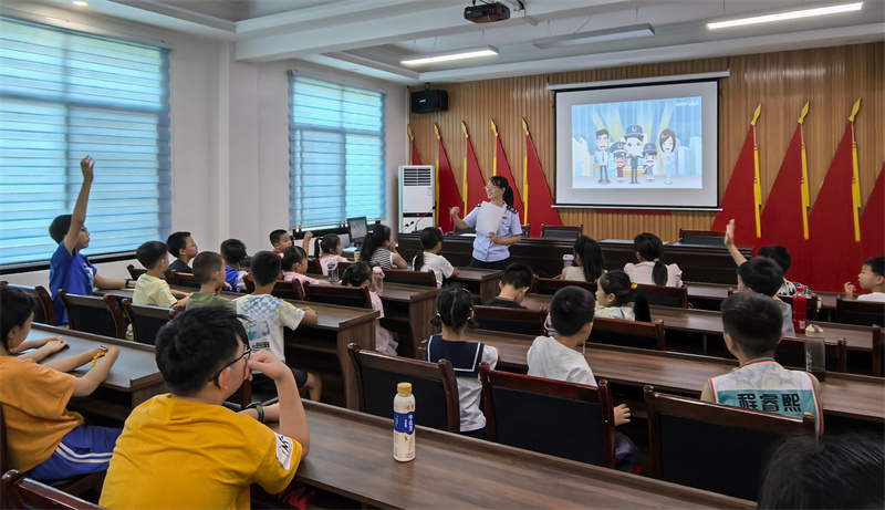 縣稅務(wù)局：普法與童行 稅法潤(rùn)童心