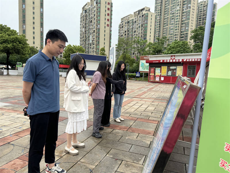 岳阳县开展全民阅读“护苗·绿书签行动”暨版权宣传周活动