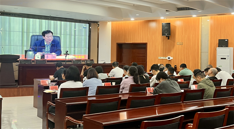 岳陽(yáng)縣組織收聽(tīng)收看全市開(kāi)放型經(jīng)濟(jì)工作會(huì)議