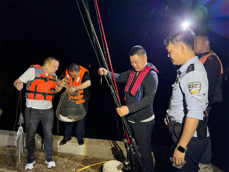 深夜出击！联合执法严打非法捕捞