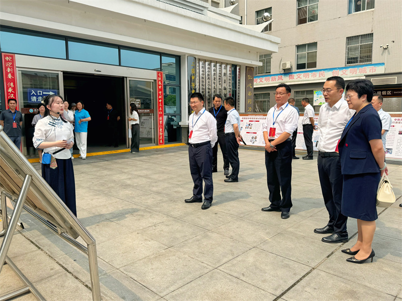 岳阳县人大常委会组织开展县域医共体建设工作视察