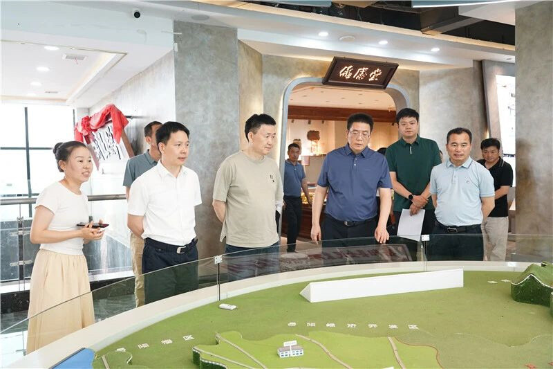 石门县县委副书记廖江华一行来岳阳县考察