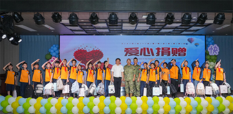 播撒爱国种子 传递军民情谊——县人武部携手共建学校开展“六一”慰问活动