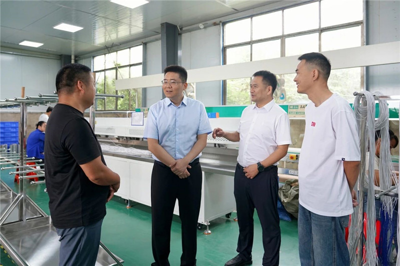 肖湘晖调研产业发展工作