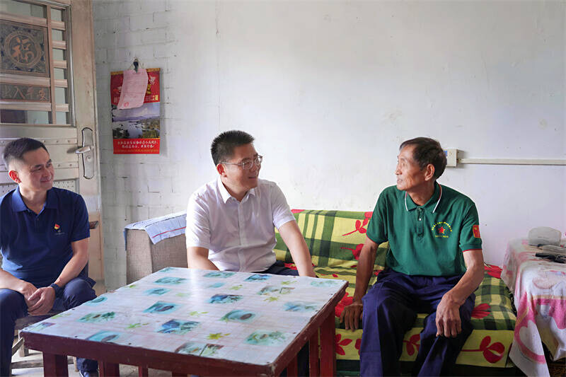 肖湘晖开展“七一”走访慰问活动