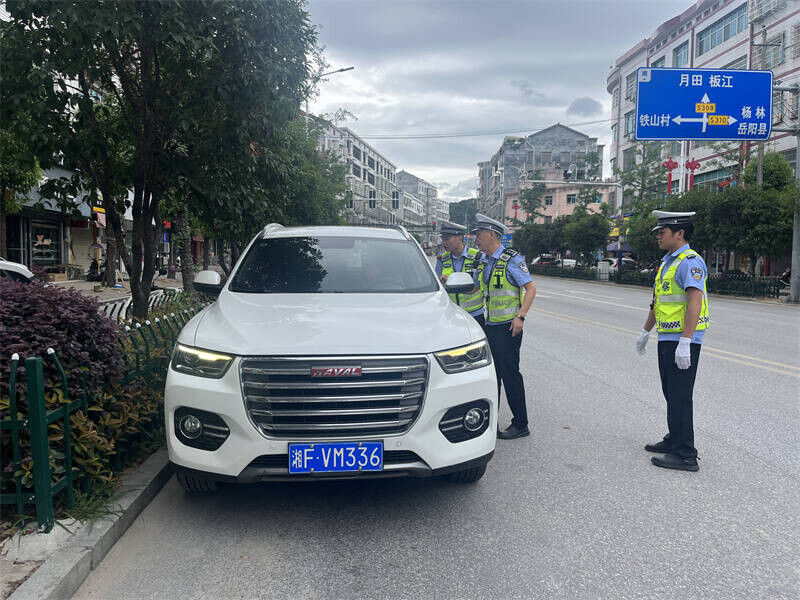 公田鎮(zhèn)：集鎮(zhèn)“嚴(yán)管+”模式見成效 亂停亂放變有序停車