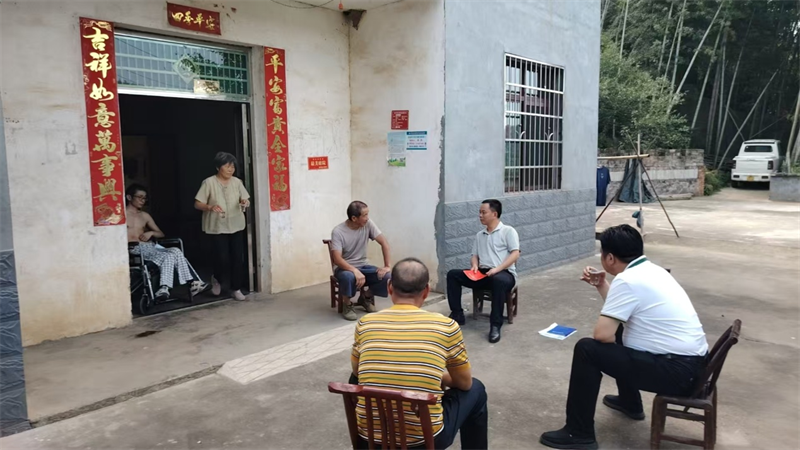 岳陽縣畜牧水產(chǎn)發(fā)展服務(wù)中心在馬店村開展結(jié)對幫扶大走訪活動