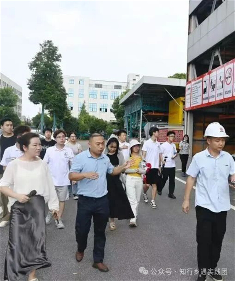 湖南信息學(xué)院計(jì)算機(jī)科學(xué)與工程學(xué)院“知行鄉(xiāng)遇”團(tuán)隊(duì)走進(jìn)湘商智能，探尋鄉(xiāng)村振興新動(dòng)能