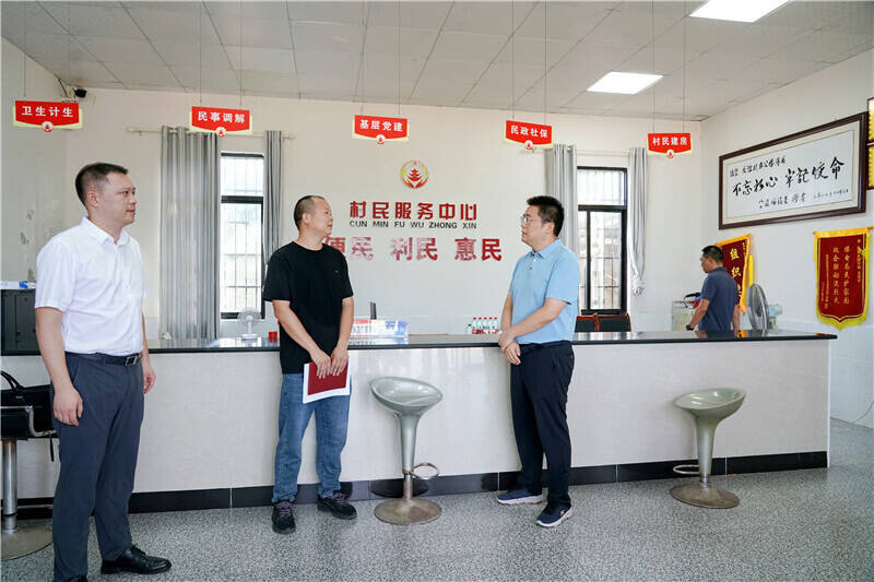 肖湘暉調(diào)研軟弱渙散村級黨組織建設(shè)、產(chǎn)業(yè)發(fā)展、抗旱工作