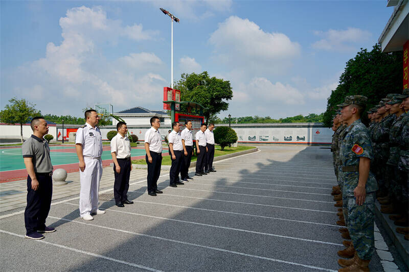 肖湘暉率縣五大家領(lǐng)導(dǎo)開展“八一”建軍節(jié)走訪慰問活動