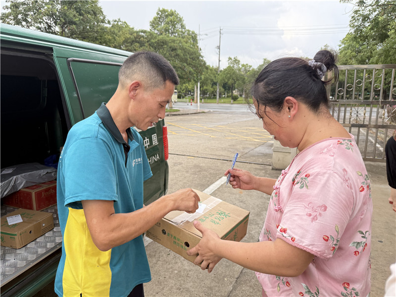 高溫下的堅守：汗水澆灌郵路 熱浪鑄就擔(dān)當(dāng)