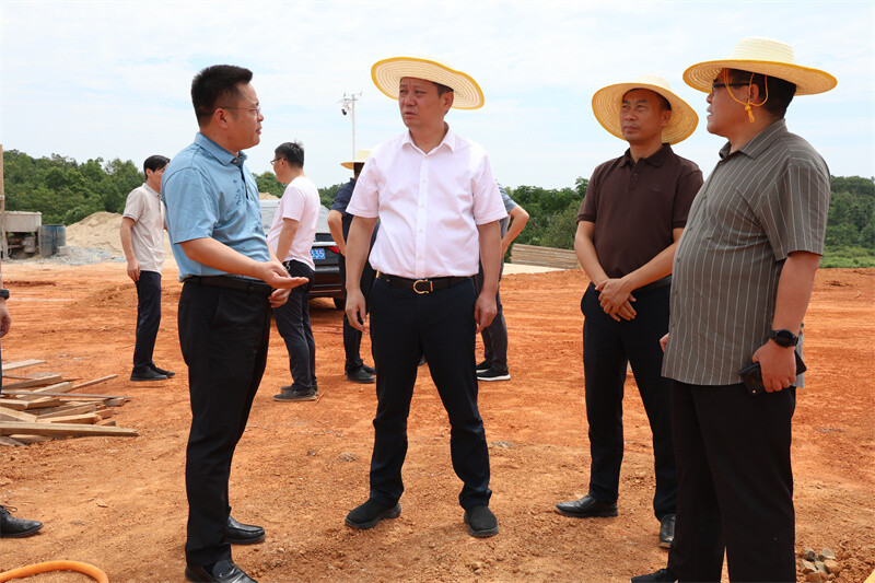 吳光文實地調(diào)研秸稈綜合利用工作