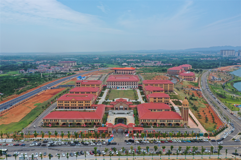 岳陽科技職業(yè)學(xué)院正式開學(xué)，榮灣湖西片區(qū)借“教育東風(fēng)”煥新顏