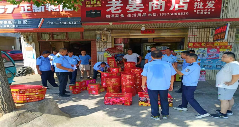 麻塘街道开展国庆节前烟花爆竹“打非治违”专项联合行动