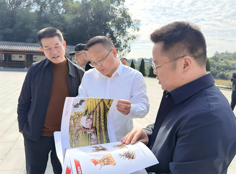 方克君到黄沙街镇开展帮扶工作