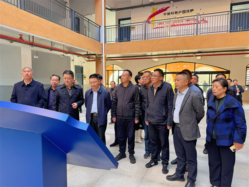 县人大常委会组织退休老同志开展全县教育事业高质量发展专项视察