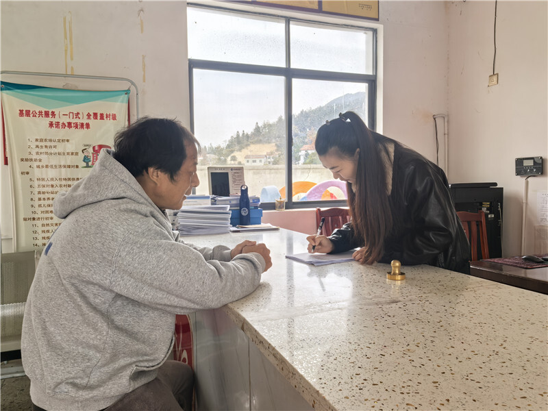 县人大代表左岳霞：山路为证的“全能代表”用实干温暖山乡