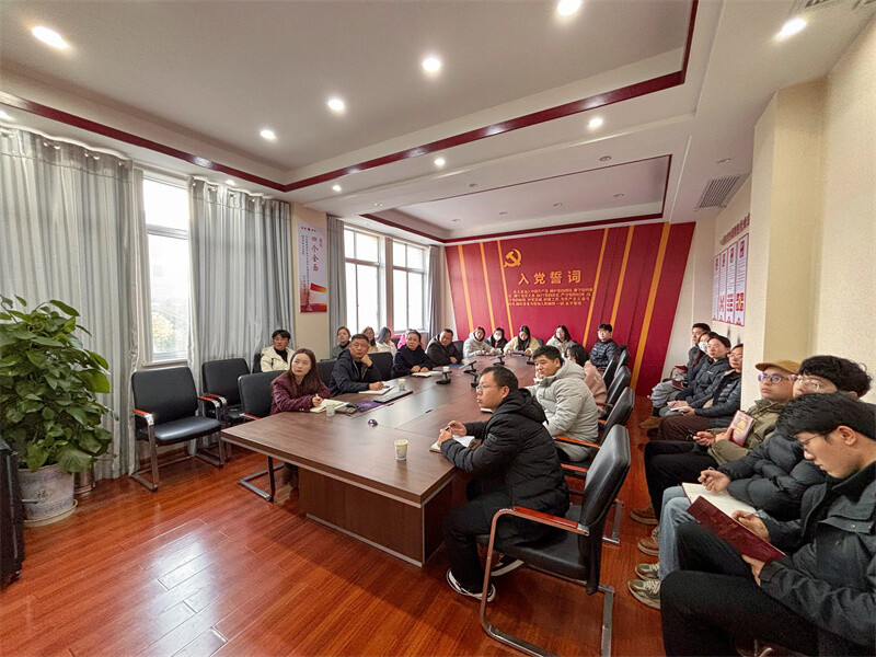 县融媒体中心召开月度新闻作品讲评会