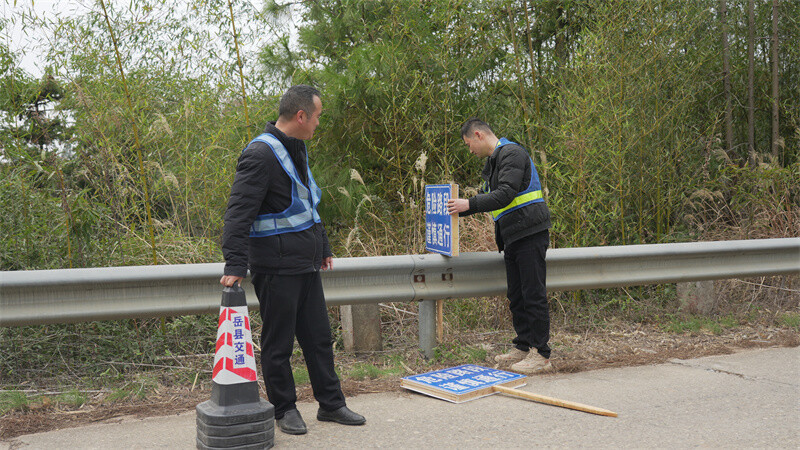 未“雪”绸缪 县农村公路养护中心扎实筑牢雨雪冰冻应急防线