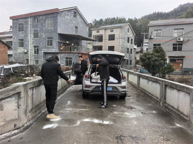 瑞雪丰年映巴陵 部门联动保畅通