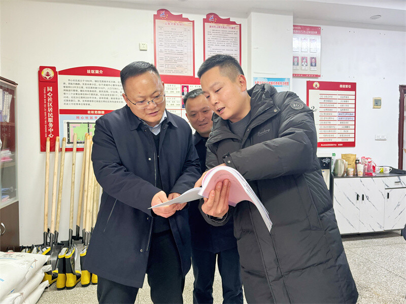 方克君督导低温雨雪冰冻灾害防御工作