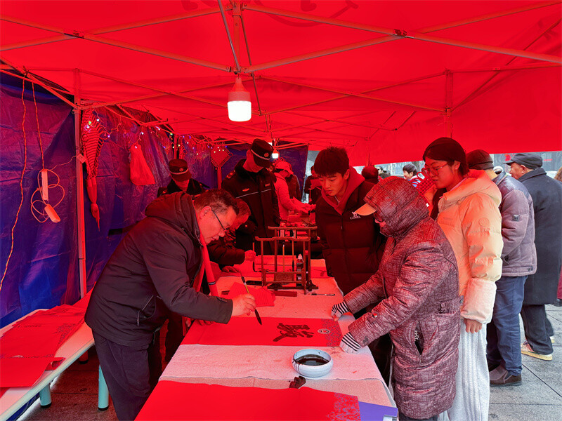 楹联送福年味浓 文明禁炮倡新风