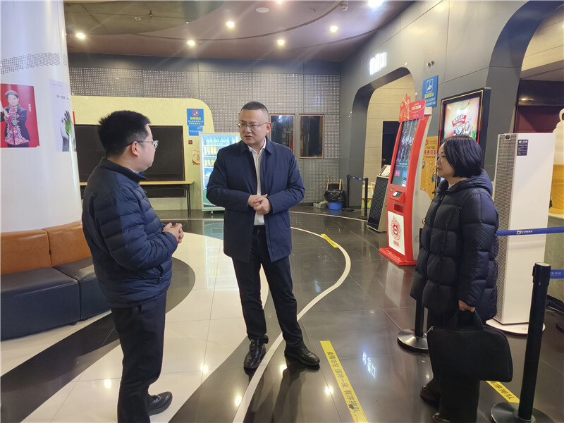 曹超开展春节前文化出版市场督导检查