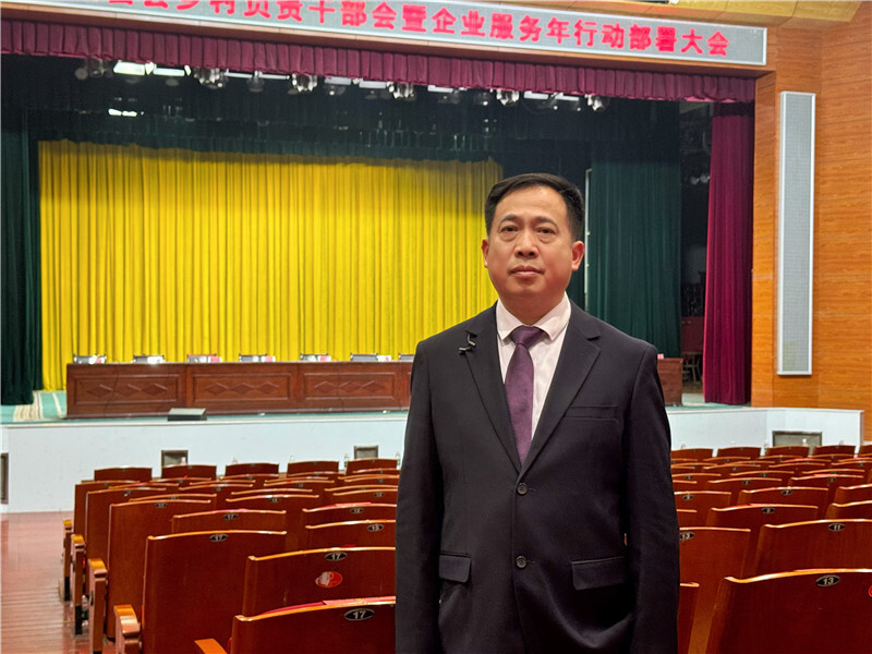 奋发向未来 笃行谱新篇！岳阳县干群热议县乡村负责干部会议