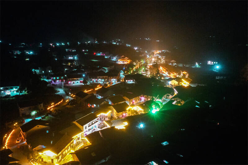 张谷英村：龙腾狮跃闹元宵