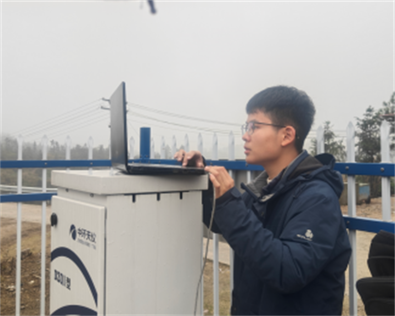 岳阳县气象局全力做好入汛前区域自动站巡检校准工作