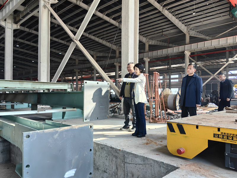 李樱到相关企业开展联手帮扶行动