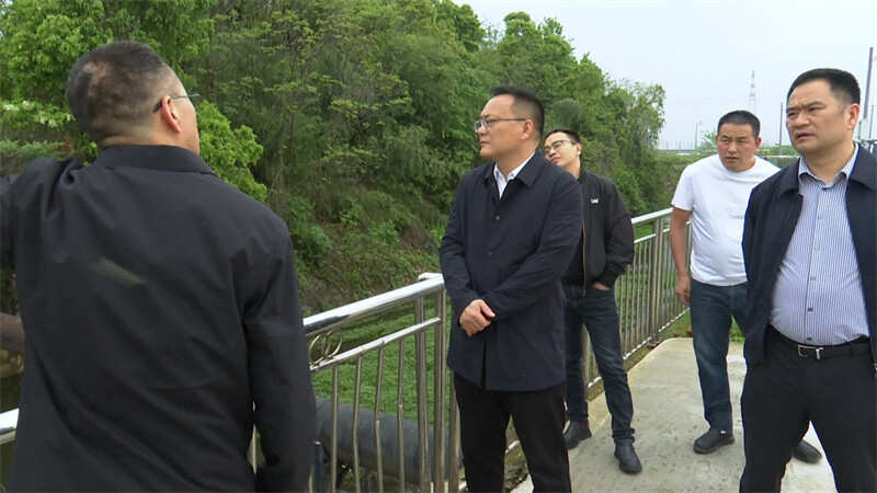 方克君督导荣家湾街道防汛备汛工作
