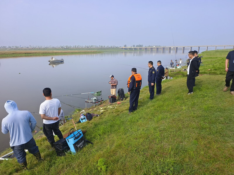 岳阳县东洞庭湖事务中心开展可钓区规范垂钓专项整治行动