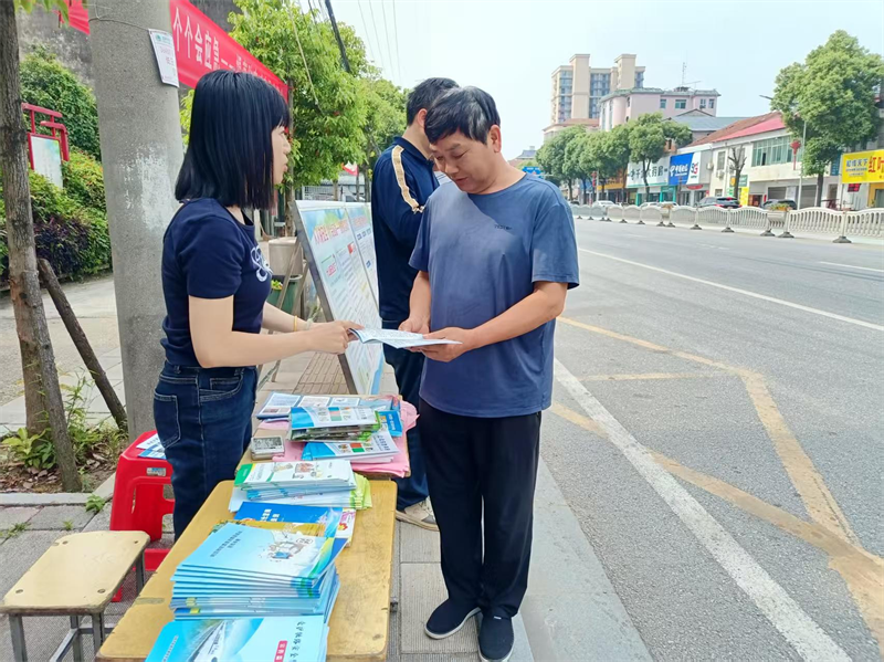 麻塘街道开展政务公开主题日宣传活动 打通政务服务“最后一公里”