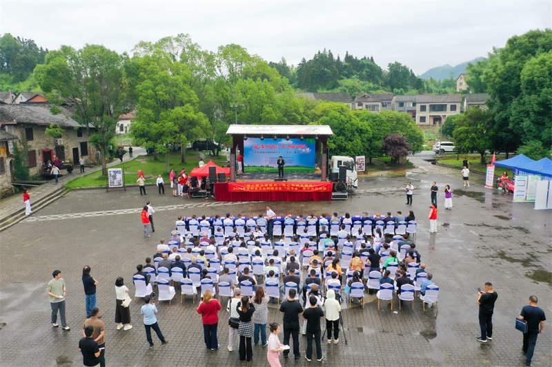 “三下乡”惠民服务进乡村 文明新风润民心