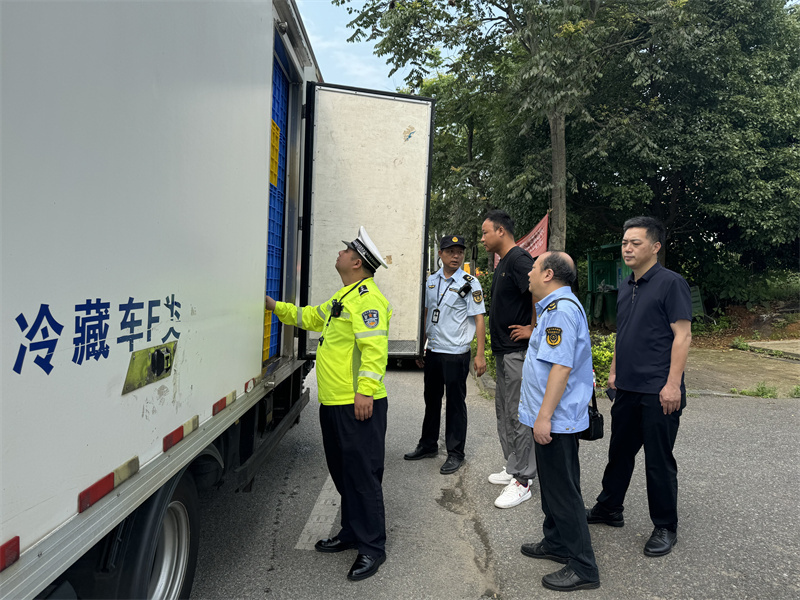 县交通运输局开展烟花爆竹“全链条”交通运输环节“打非治违”专项行动
