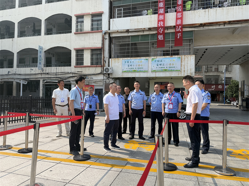 刘斌清巡查高考考点准备工作