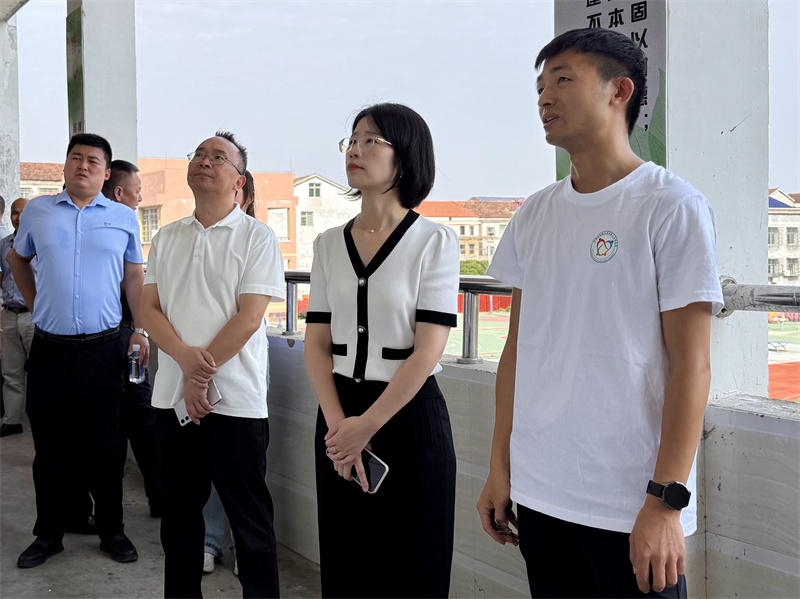 李樱走访调研新的社会阶层人士