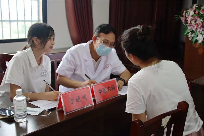 湘约中洲送健康 中外同心筑梦行——湖南中医药大学“三下乡”义诊暖心走进中洲乡