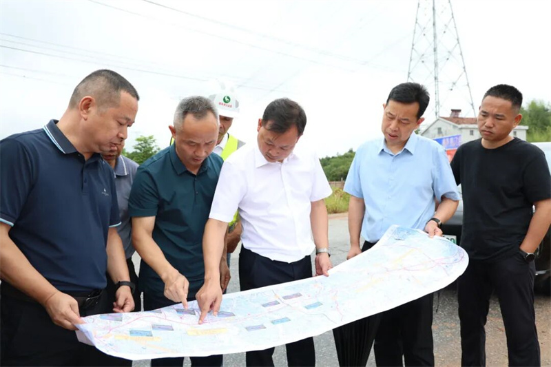 韩翼飞调研道路交通和大云山景区工作