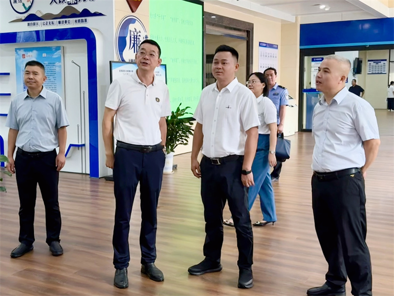 胡光志到县数据局开展调研
