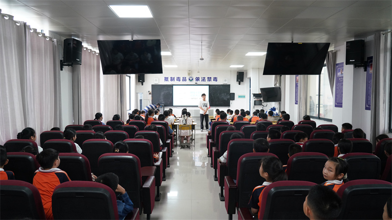 “岳检阳光”照亮开学季 法治游园会让普法“活”起来