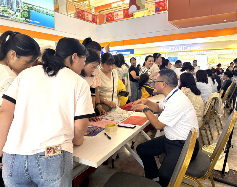 “盛夏助就业”夜间招聘会——搭起就业连心桥