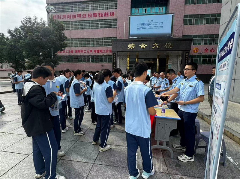 岳阳县市场监督管理局开展“药监为民 创新引领”主题科普宣传